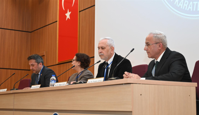 Üniversitemiz Hukuk Fakültesi konferans salonunda 18 Mart Çanakkale zaferinin yıldönümü