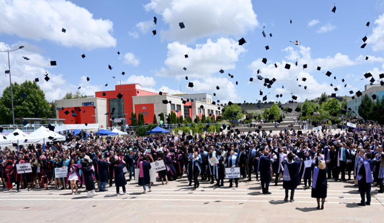 ÇAKÜFEST 2024 Bilim, Kültür ve Sanat Şenliği’nin ikinci haftasında mezuniyet