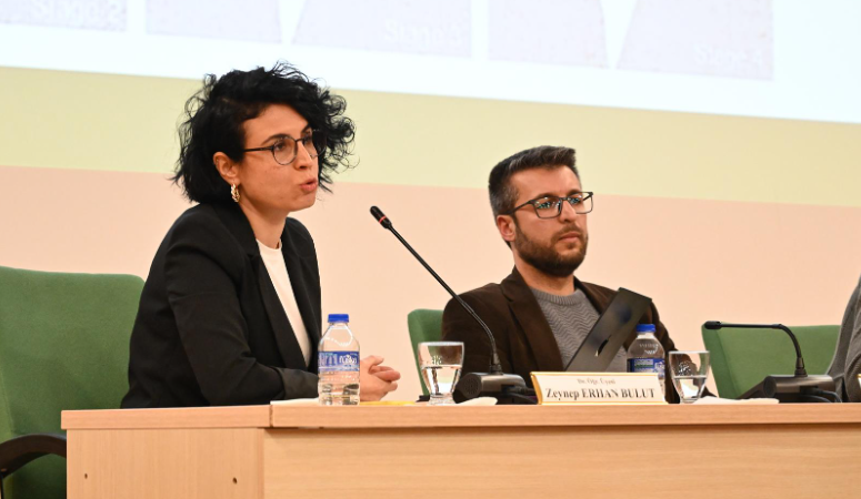 “Tarihi, Siyasi ve Hukuki Yönleriyle İsrail-Filistin Sorunu” başlıklı panelde konuşan,