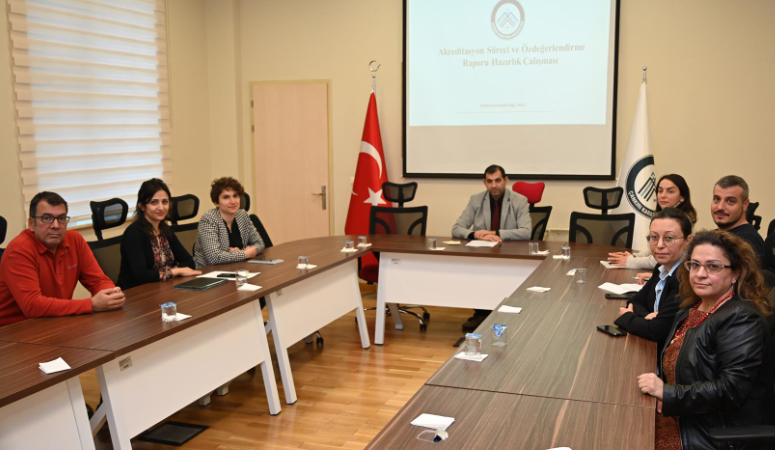 Üniversitemiz Rektör Yardımcısı Prof. Dr. Yavuz Demirel başkanlığında gerçekleştirilen toplantıda,