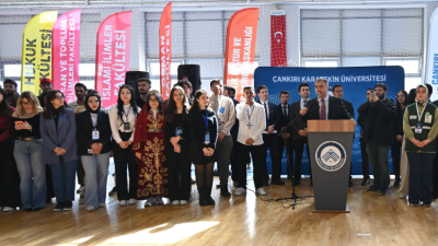 Çankırı Karatekin Üniversitesi’nde bu yıl 98 öğrenci topluluğunun katılımıyla “Öğrenci
