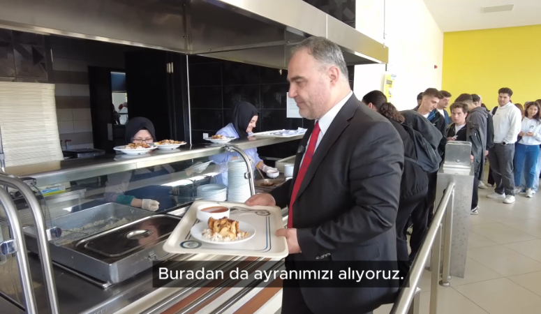 Üniversitemiz Rektörü Prof. Dr. Mevlüt KARATAŞ, üniversite yemekhanemizi ziyaret ederek