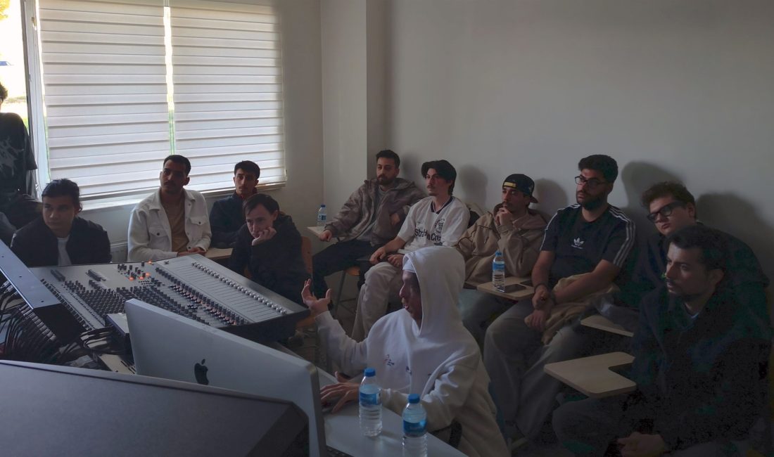 STMF Müzik Bölümü stüdyosunun kontrol odasında, 5 Kasım 2025 tarihinde