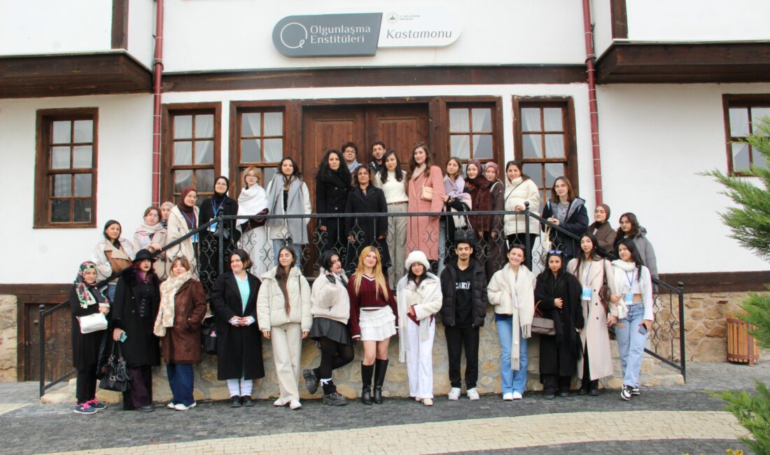 Üniversitemiz Sanat, Tasarım ve Mimarlık Fakültesi Tekstil ve Moda Tasarımı