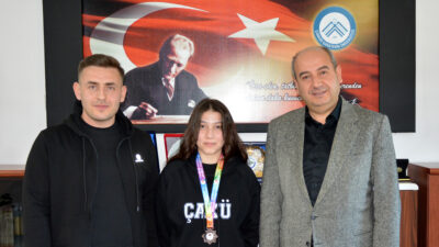 Ünilig Kick Boks Türkiye Şampiyonası’nda üçüncü olan öğrencimiz Fatma Başak