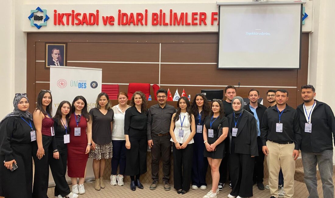 Üniversitemiz Girişimcilik Topluluğu tarafından öğrencilerin profesyonel iş yaşamına daha donanımlı